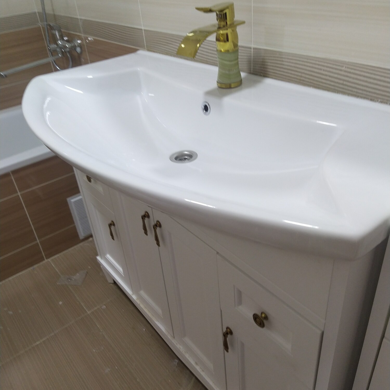 Профессиональные услуги в Бишкеке по ремонту и установке всех видов сантехники раковины, кухни, унитазы, ванны, душевые, биде, смесители и тому подобное. Недорого с быстрым выездом на дом. Установка и ремонт любой сантехники в Бишкеке | Выезд за 30 мин